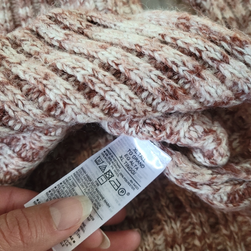 Women's Old Navy Tunic Length Sweater - Picture 5 of 5